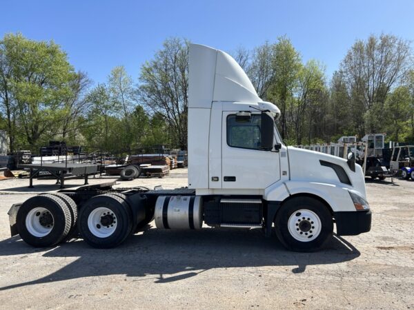 2018 Volvo VNL300 Diesel Tandem Axle Semi MS00393 - Image 3