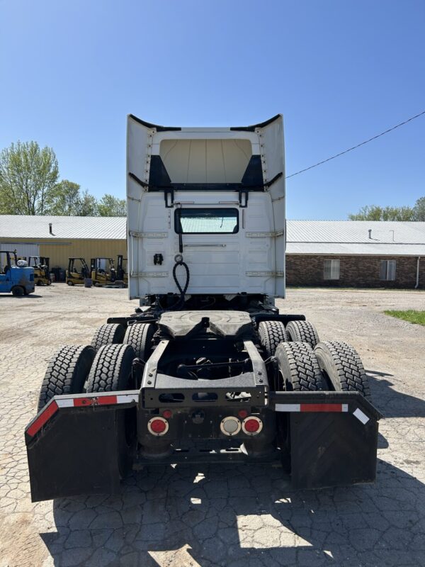 2018 Volvo VNL300 Diesel Tandem Axle Semi MS00393 - Image 5