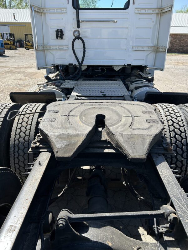 2018 Volvo VNL300 Diesel Tandem Axle Semi MS00393 - Image 6