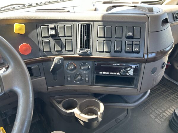 2018 Volvo VNL300 Diesel Tandem Axle Semi MS00393 - Image 10