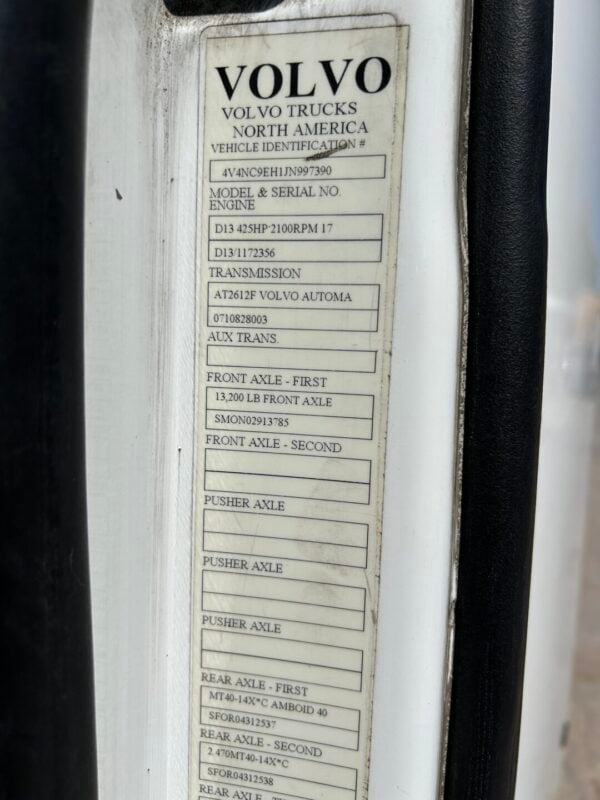 2018 Volvo VNL300 Diesel Tandem Axle Semi MS00393 - Image 12