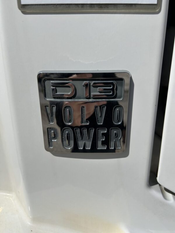 2018 Volvo VNL300 Diesel Tandem Axle Semi MS00393 - Image 15