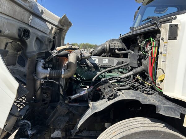 2018 Volvo VNL300 Diesel Tandem Axle Semi MS00393 - Image 18