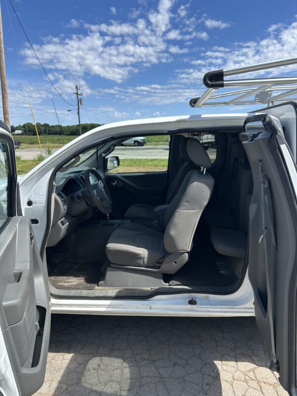 2017 Nissan Frontier Extended Cab Truck w/Topper and Ladder Rack MS00412 - Image 8