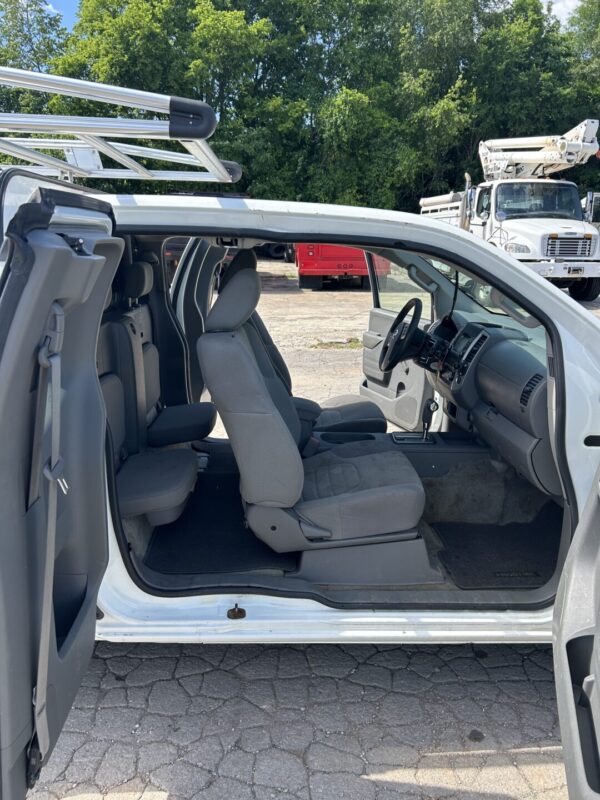 2017 Nissan Frontier Extended Cab Truck w/Topper and Ladder Rack MS00412 - Image 9