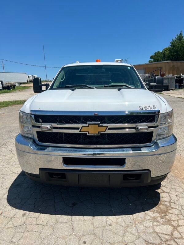 2013 Chevrolet Silverado 3500HD Extended Cab Enclosed Bed Service Truck MS00411 - Image 2
