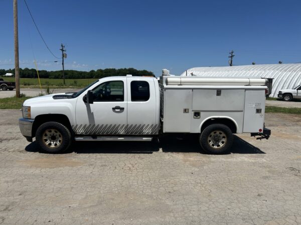 2013 Chevrolet Silverado 3500HD Extended Cab Enclosed Bed Service Truck MS00411