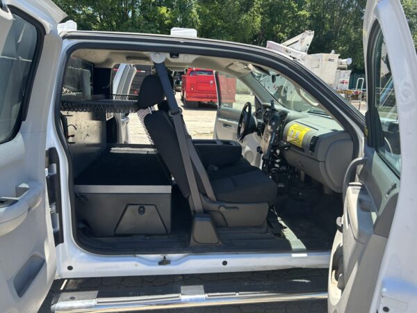 2013 Chevrolet Silverado 3500HD Extended Cab Enclosed Bed Service Truck MS00411 - Image 9