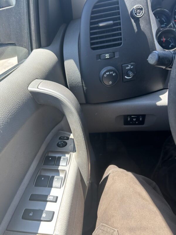2013 Chevrolet Silverado 3500HD Extended Cab Enclosed Bed Service Truck MS00411 - Image 13