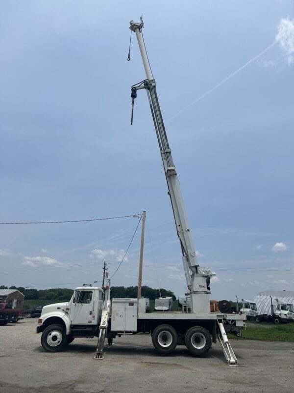 2000 International 4900 TA Diesel Truck with Altec D3060-TR 25,250lb 60' Digger Derrick MS00416