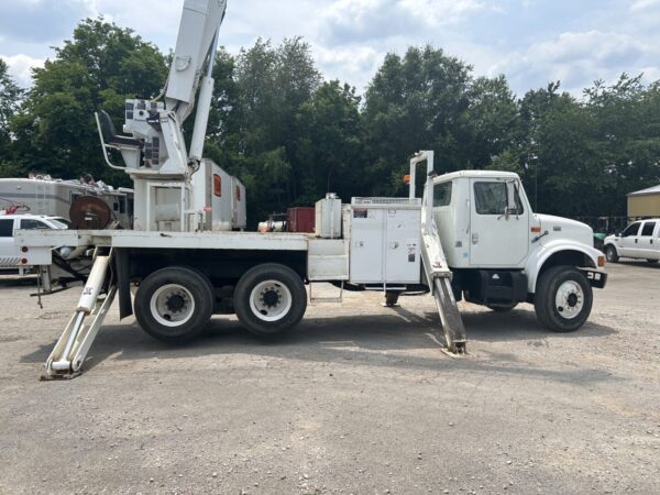 2000 International 4900 TA Diesel Truck with Altec D3060-TR 25,250lb 60' Digger Derrick MS00416 - Image 3