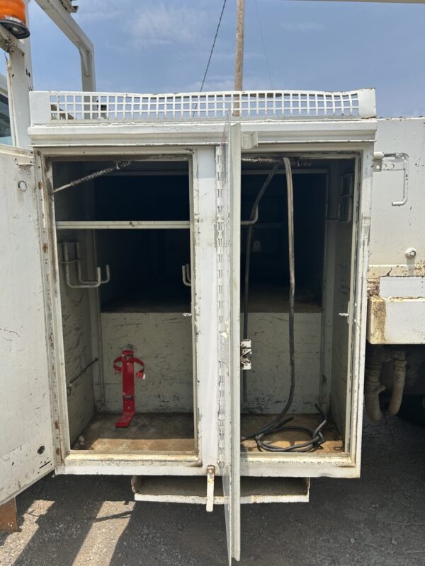 2000 International 4900 TA Diesel Truck with Altec D3060-TR 25,250lb 60' Digger Derrick MS00416 - Image 7
