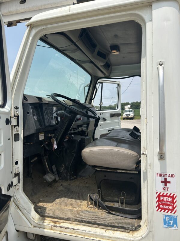 2000 International 4900 TA Diesel Truck with Altec D3060-TR 25,250lb 60' Digger Derrick MS00416 - Image 15