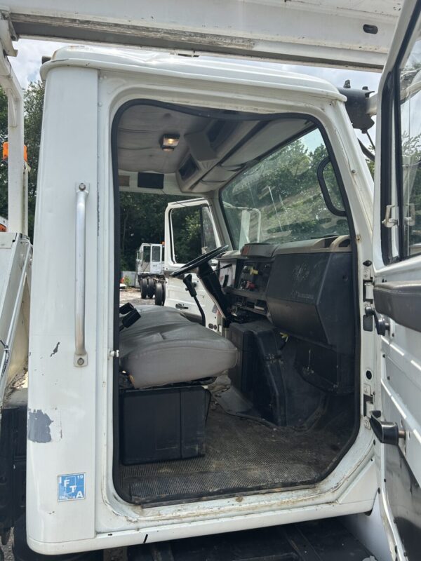 2000 International 4900 TA Diesel Truck with Altec D3060-TR 25,250lb 60' Digger Derrick MS00416 - Image 16