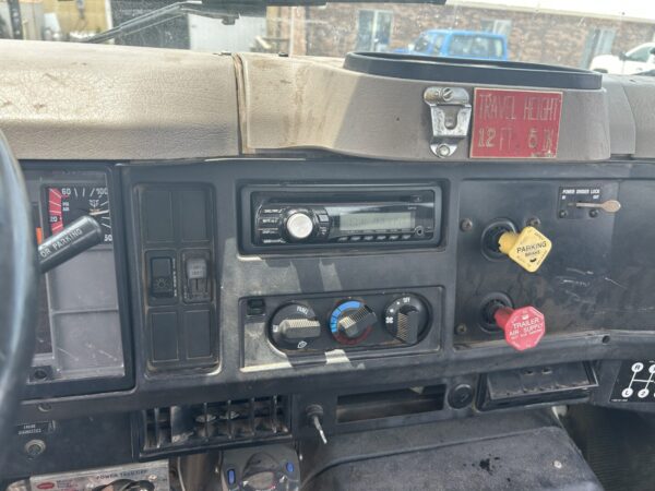 2000 International 4900 TA Diesel Truck with Altec D3060-TR 25,250lb 60' Digger Derrick MS00416 - Image 20