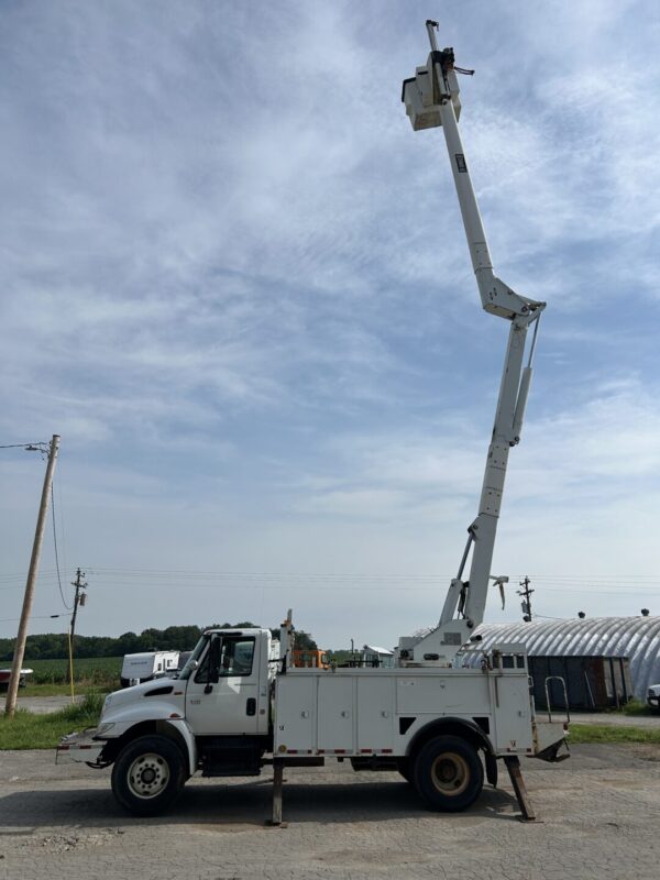 2004 International 4300 DT466 7.6L Diesel 4x2 Truck with 55' HiRanger HR50-M Material Handling Bucket MS00417