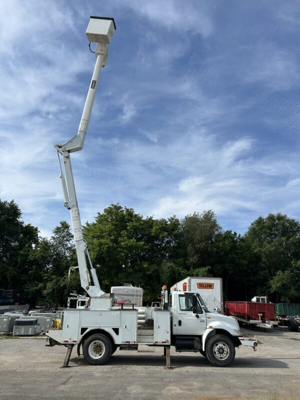 2004 International 4300 DT466 7.6L Diesel 4x2 Truck with 55' HiRanger HR50-M Material Handling Bucket MS00417 - Image 2