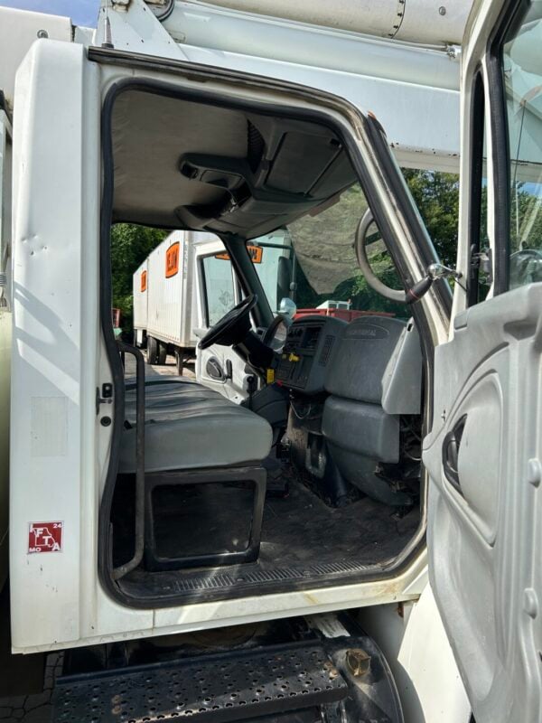2004 International 4300 DT466 7.6L Diesel 4x2 Truck with 55' HiRanger HR50-M Material Handling Bucket MS00417 - Image 16