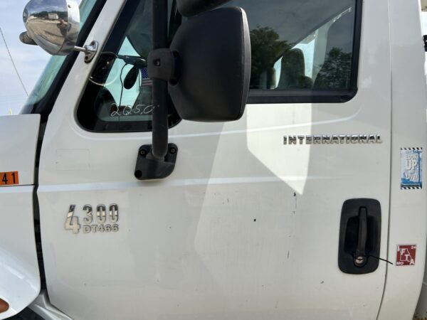 2004 International 4300 DT466 7.6L Diesel 4x2 Truck with 55' HiRanger HR50-M Material Handling Bucket MS00417 - Image 18