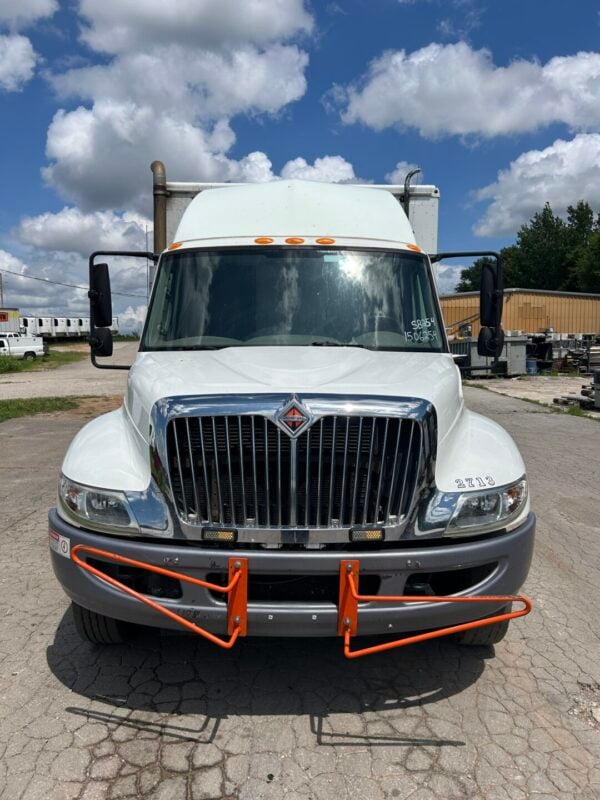 2013 International Durastar 4300 7.6L Diesel Enclosed Service Truck w/underbody Air Comp & Generator MS00425 - Image 2