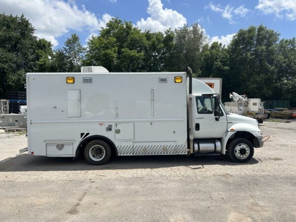 2013 International Durastar 4300 7.6L Diesel Enclosed Service Truck w/underbody Air Comp & Generator MS00425 - Image 3