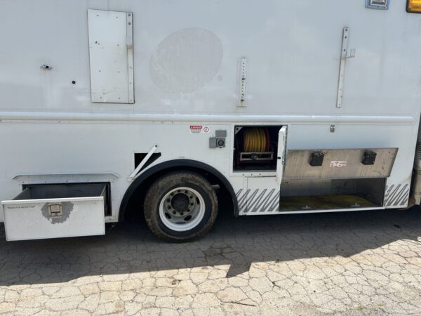 2013 International Durastar 4300 7.6L Diesel Enclosed Service Truck w/underbody Air Comp & Generator MS00425 - Image 8