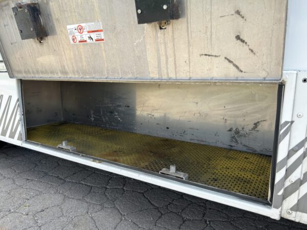 2013 International Durastar 4300 7.6L Diesel Enclosed Service Truck w/underbody Air Comp & Generator MS00425 - Image 10