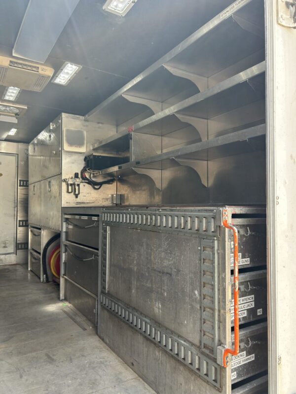 2013 International Durastar 4300 7.6L Diesel Enclosed Service Truck w/underbody Air Comp & Generator MS00425 - Image 13