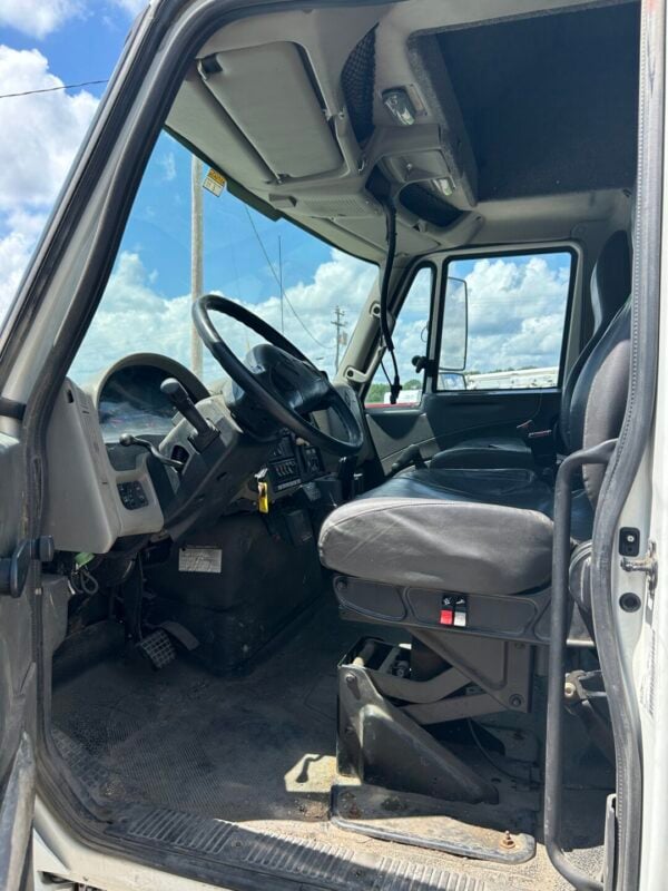 2013 International Durastar 4300 7.6L Diesel Enclosed Service Truck w/underbody Air Comp & Generator MS00425 - Image 19