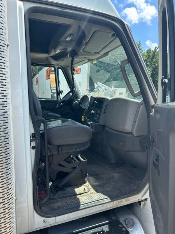 2013 International Durastar 4300 7.6L Diesel Enclosed Service Truck w/underbody Air Comp & Generator MS00425 - Image 20